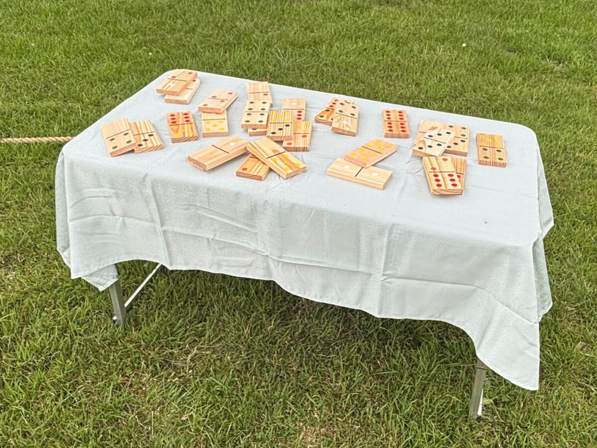 Giant Domino's
